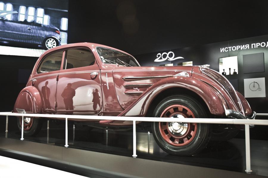  Peugeot 402 B Legere 1939 года  (фото 9 из 13)